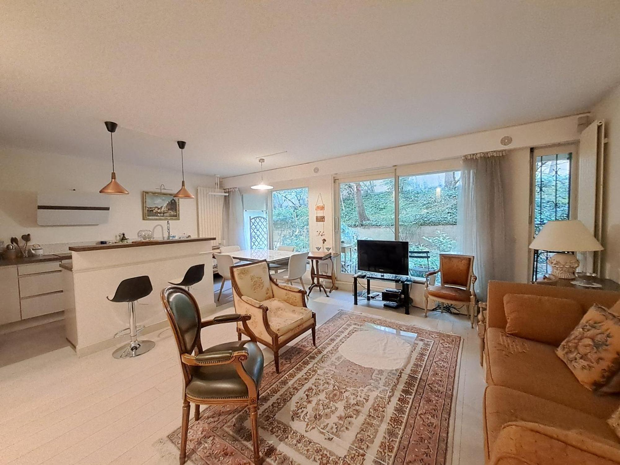 Appartement Salle - Ci - Avec Jardin - 6eme